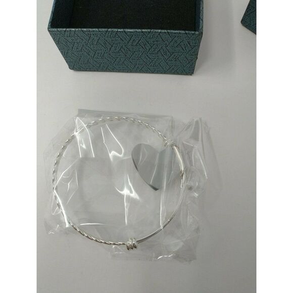 Wire Bangle Bracelet "It Takes a Big Heart..." - Picture 5 of 6